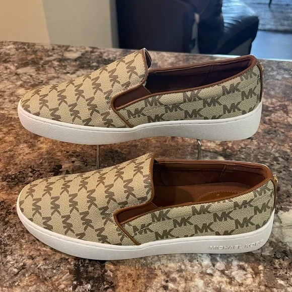 💕sold💕Michael Kors Slip On Sneakers - Picture 9 of 13